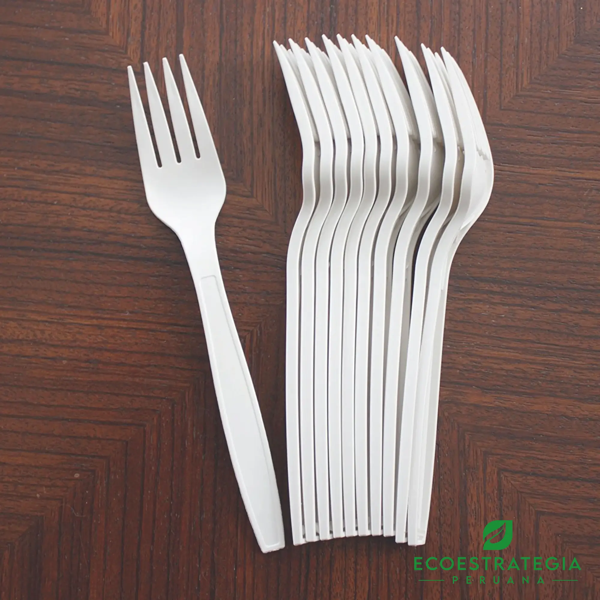 Tenedor biodegradable de fécula de maíz de 15cm Este tenedor biodegradable de 15 cm esta hecho de fecula de maíz. Cubierto descartable resistente a altas temperaturas, cotiza tenedores y cuchillos ecológicos