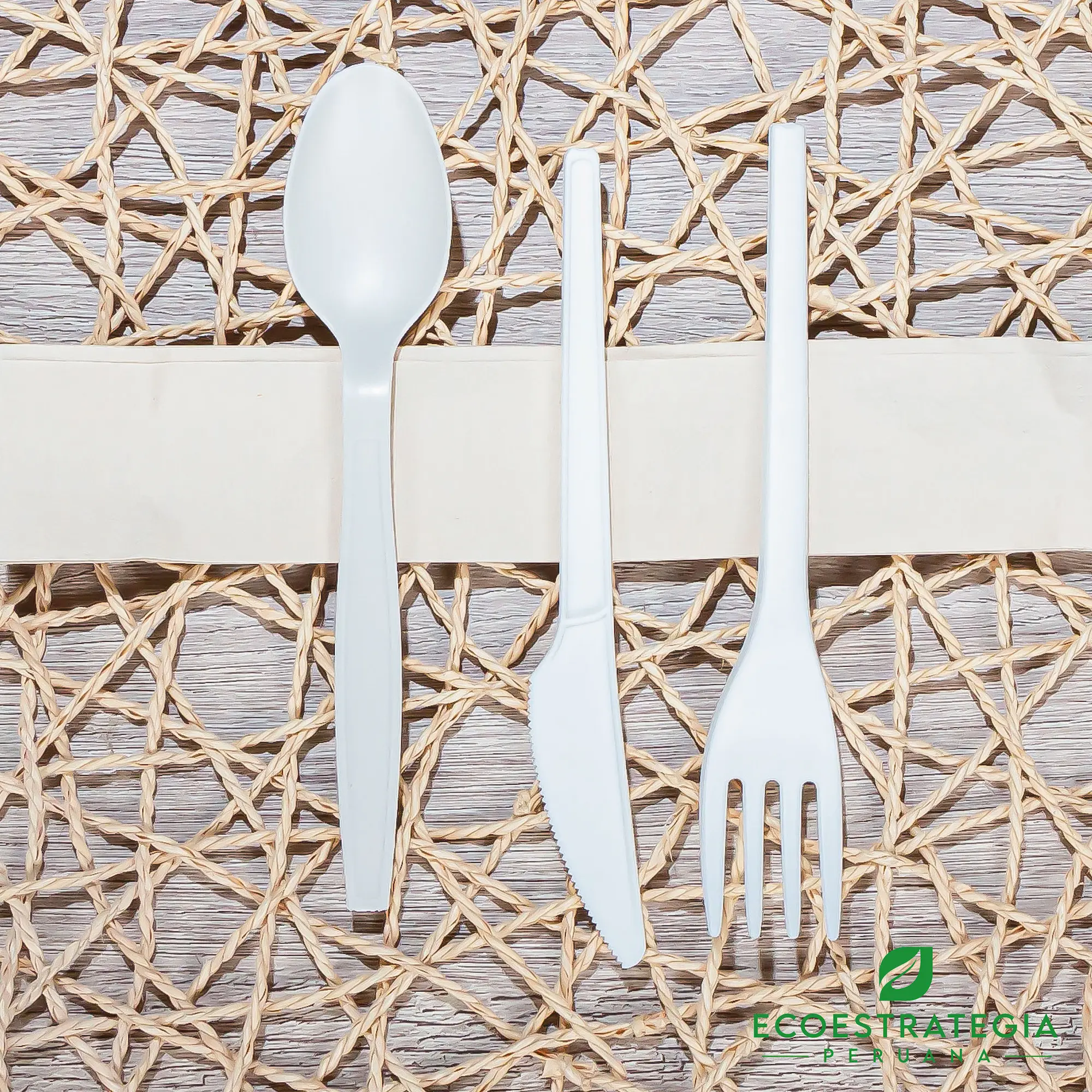 Tenedor biodegradable de fécula de maíz de 15cm Este tenedor biodegradable de 15 cm esta hecho de fecula de maíz. Cubierto descartable resistente a altas temperaturas, cotiza tenedores y cuchillos ecológicos