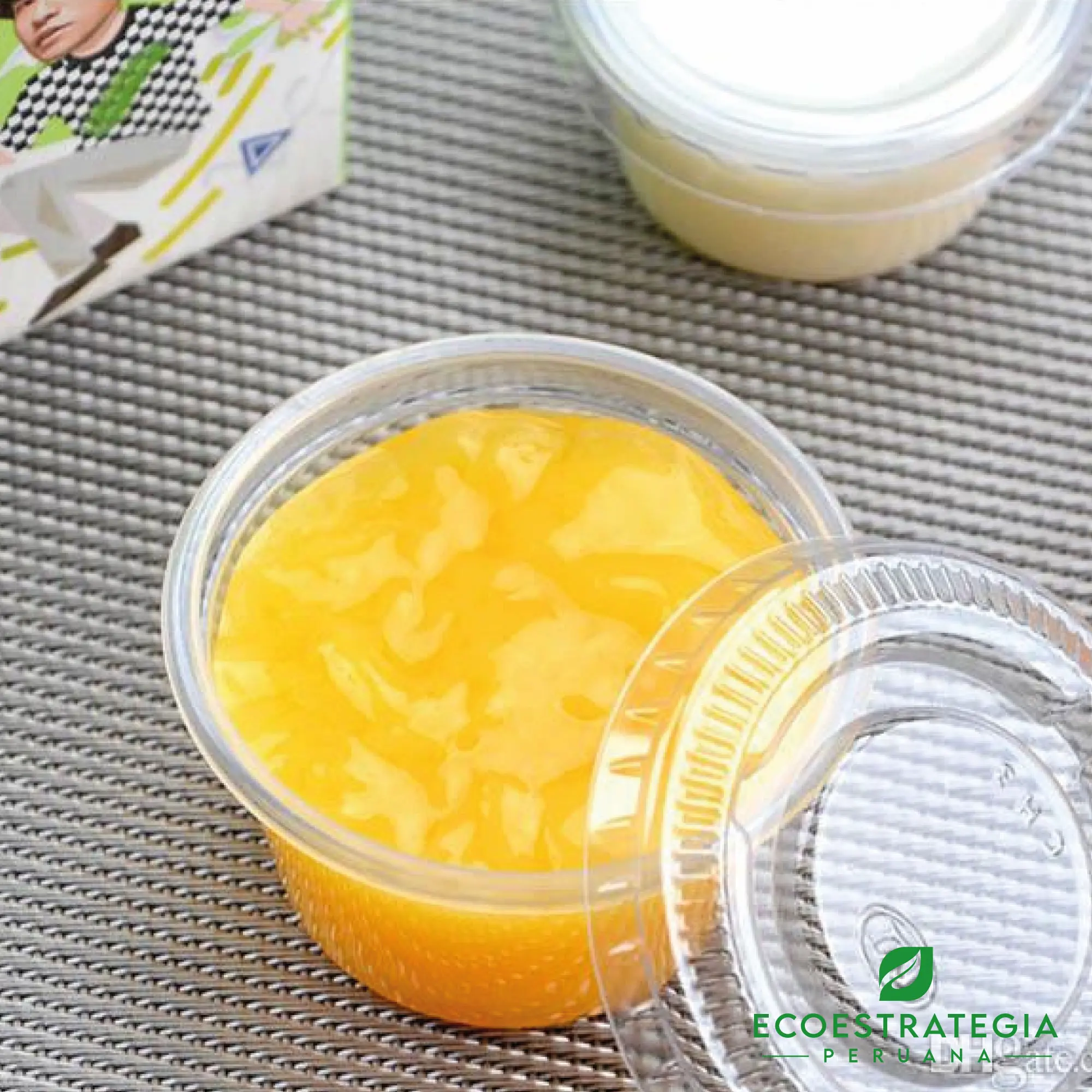 Salsero descartable pet 2 oz con tapa hermetica Este salsero de 2 oz es un producto de materiales descartables, hecho a base de pet virgen. Cotiza envases, empaques y pirotines biodegradables para comidas