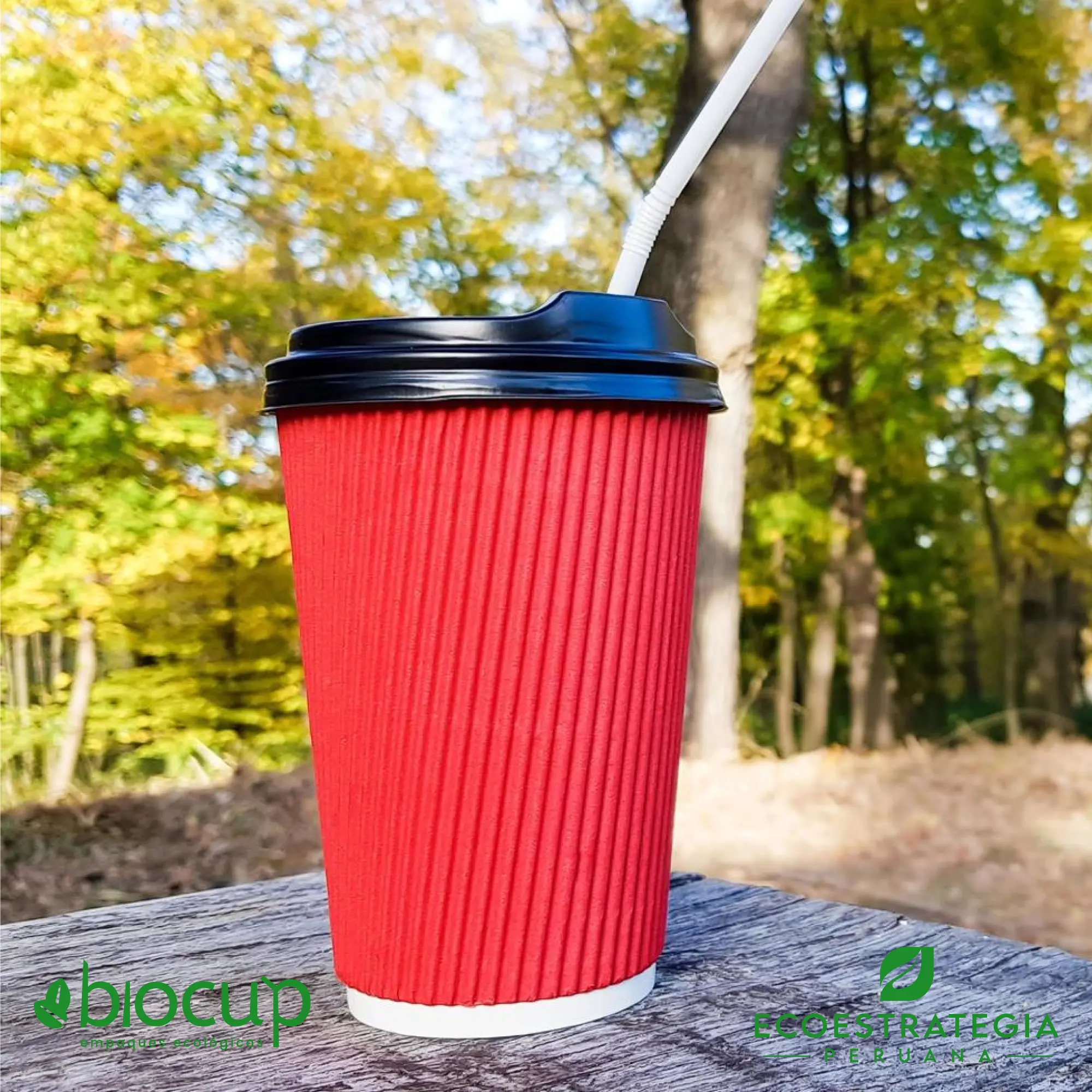 Vaso de polipapel corrugado de 8 oz Este vaso de 8 oz con tapa hermética, es un producto de material descartable, hecho a base de polipapel corrugado. Cotiza vasos para bebidas frías o calientes