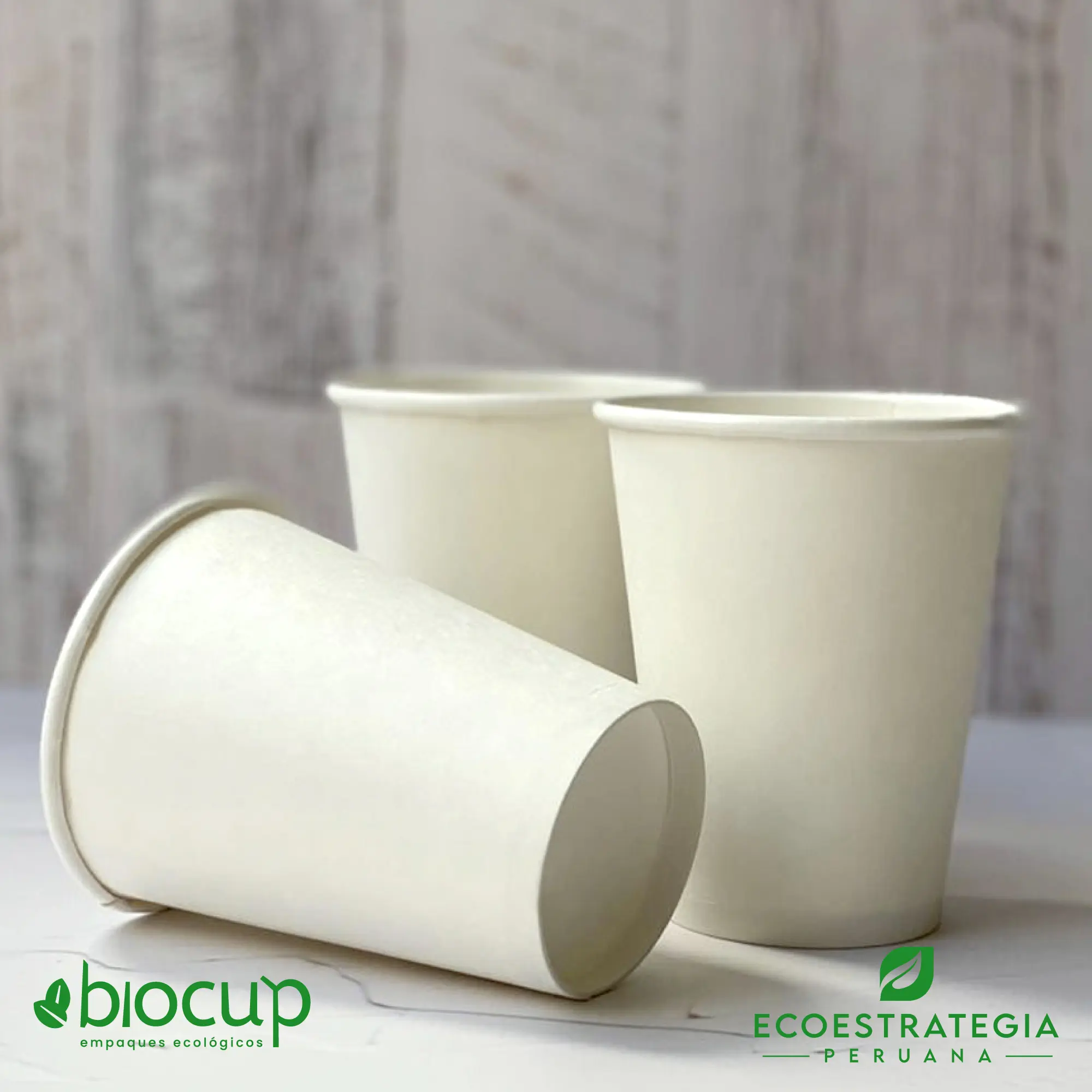 Este vaso de 12 oz con tapa hermética, es un producto de materiales descartables, hecho a base de polipapel. Cotiza tus vasos para bebidas frías o calientes